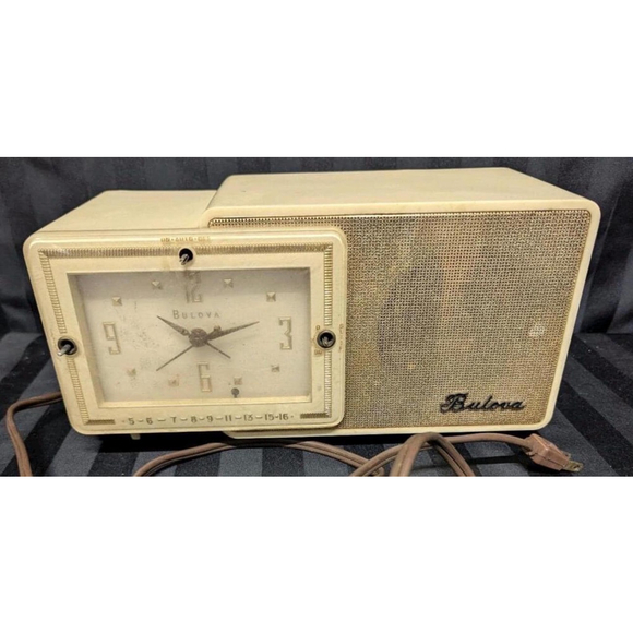 Vintage Bulova D100 Clock Radio – Working Radio, Project Piece - Picture 1 of 5